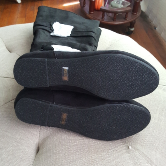 Shoes - Picture 3 of 4